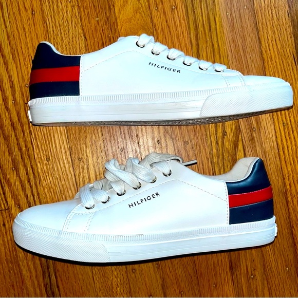 TOMMY HILFIGER LADDIN LACE UP SNEAKERS SIZE 7.5 PREPPY CLASSIC STYLISH - Picture 1 of 9